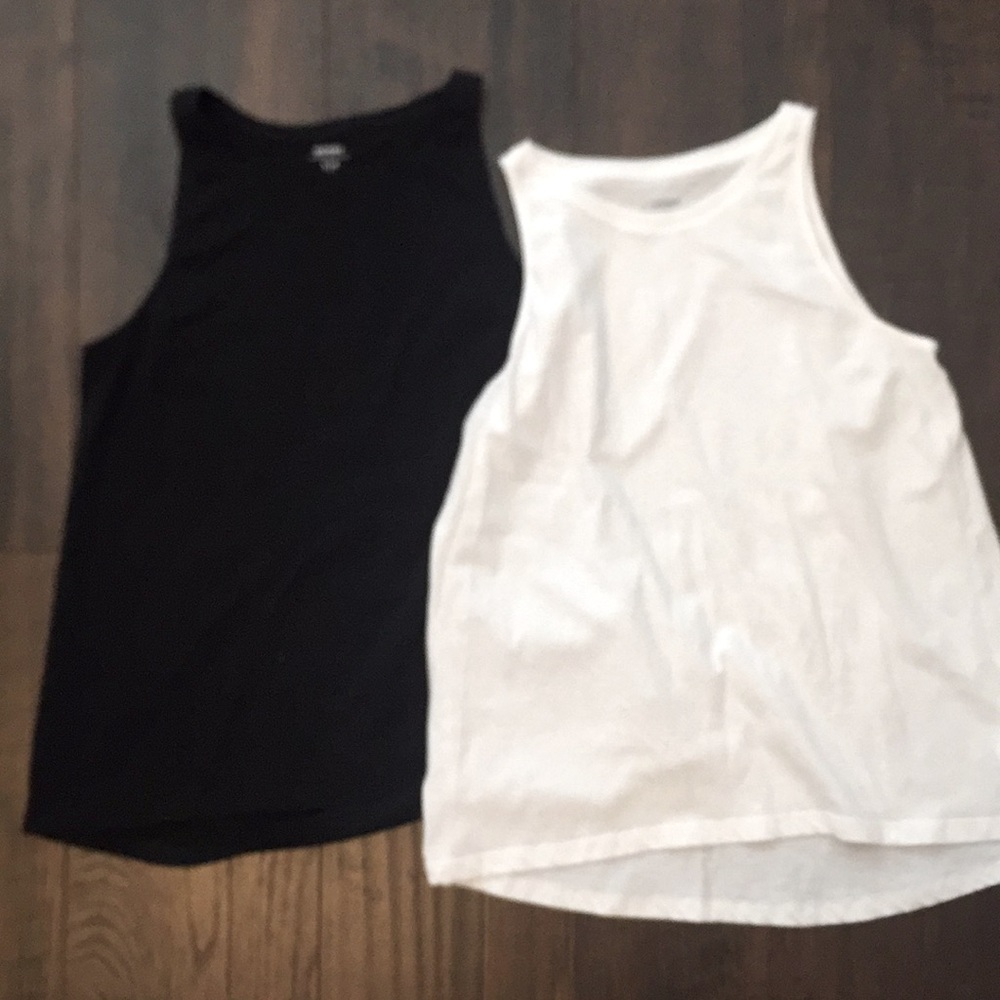 Old Navy bundle 2 tank tops